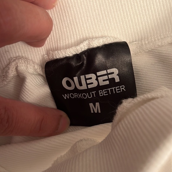 NWOT Ouber Joggers pants
Excellent Condition
Size M.
Pockets.
#653 - Picture 4 of 10